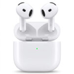 هدفون بلوتوثی اپل مدل AirPods 4 دارای نویز کنسلینگ، درگاه شارژ USB-Type-C و شارژ بی سیم، با قابلیت اتصال به چند دستگاه، پشتیبانی از فرمان لمسی و دستیار صوتی، نشانگر LED، مقاوم در برابر پاشش آب و گرد و غبار