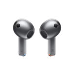هدفون بلوتوثی سامسونگ مدل Galaxy Buds3 با نویز کنسلینگ فعال (ANC)، نویز کنسلینگ میکروفون (ENC)، درگاه شارژ USB Type-C، با قابلیت اتصال به چند دستگاه، دارای قابلیت صدای 360 درجه، Galaxy AI، میکروفون سه گانه، پشتیبانی از فرمان لمسی، ضد آب و گرد و غبار