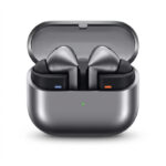 هدفون بلوتوثی سامسونگ مدل Galaxy Buds3 Pro دارای نویز کنسلینگ فعال (ANC)، درگاه شارژ USB Type-C، شارژ بی سیم، با قابلیت اتصال به چند دستگاه، پشتیبانی از فرمان لمسی، پشتیبانی از دستیار صوتی، مقاوم در برابر آب